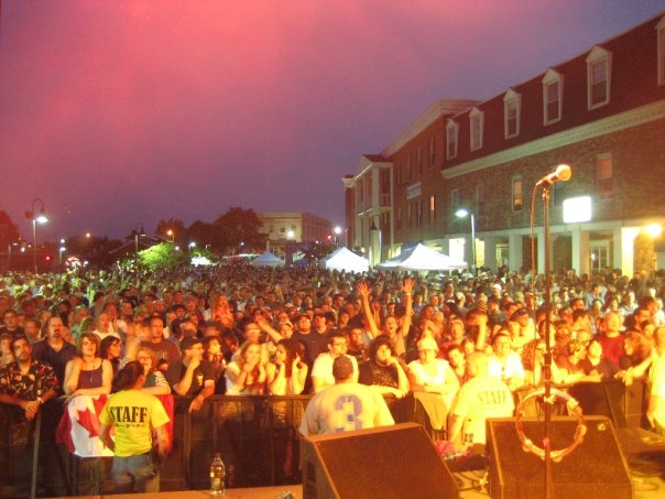 The crowd at the Gateway Park show